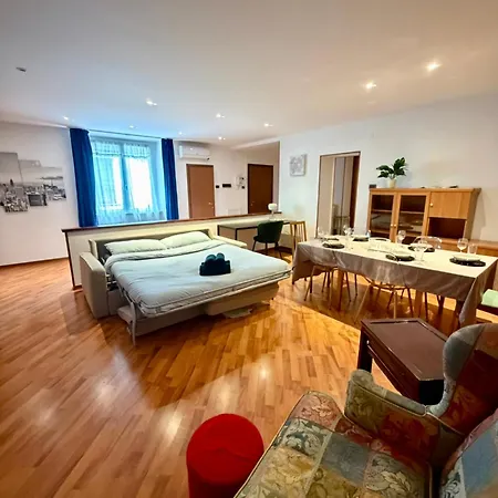 Attic Corti With Private Parking Triest